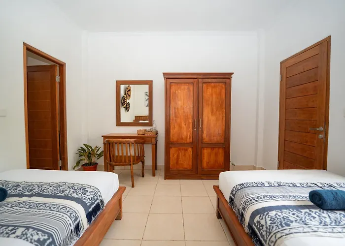 Mad Monkey Hostel *