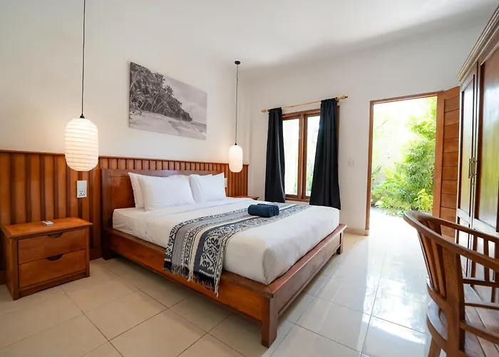 Mad Monkey Hostel *